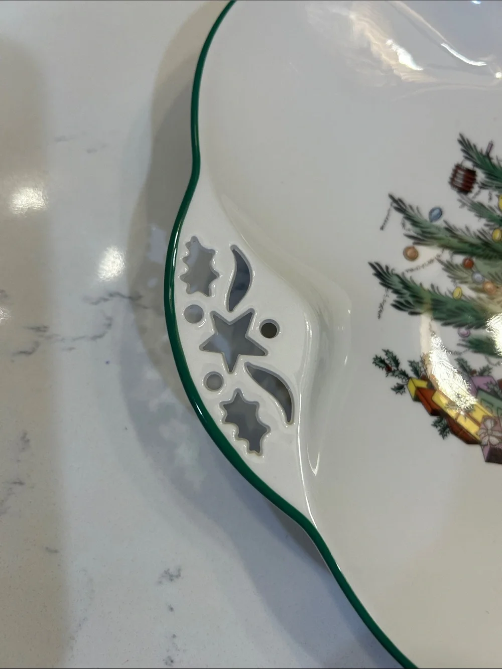 Spode 10 1/2” Large Round Scalloped Christmas Tree Serving Dish